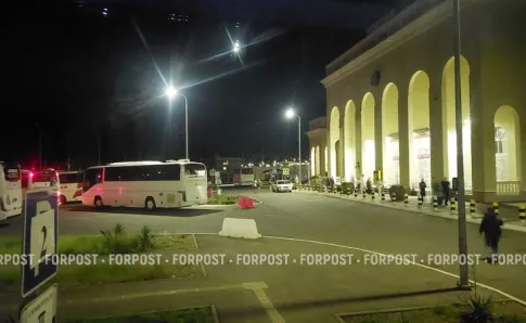 Рандеву в ночной степи: как в Керчи пересаживают пассажиров с поездов на автобусы